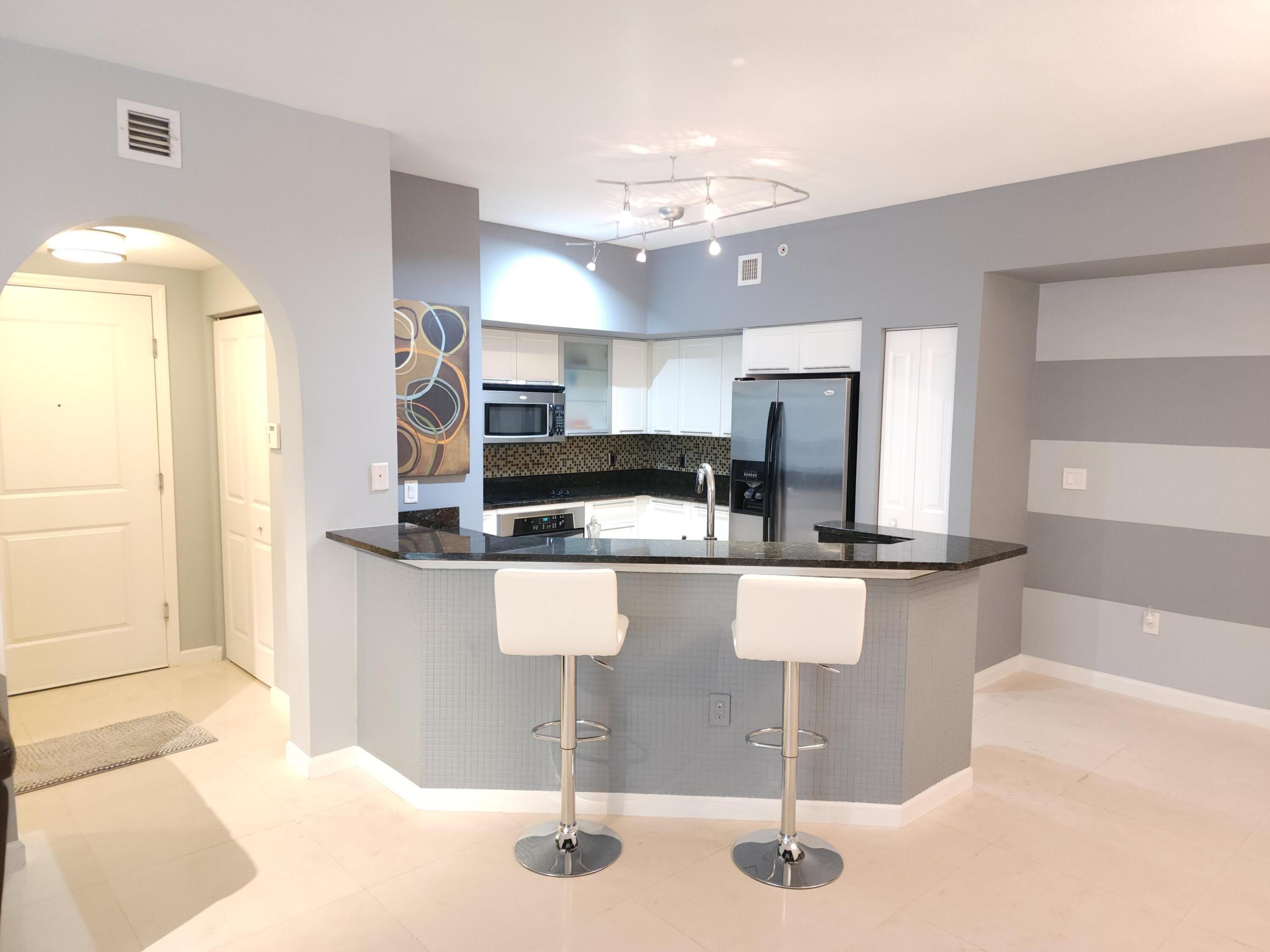 225 NE 1st Street 303