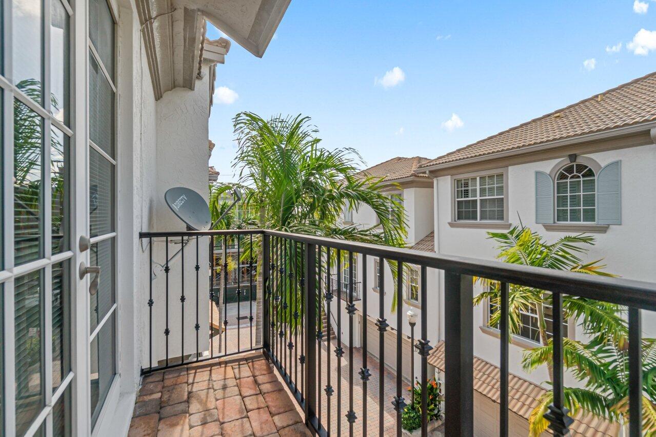 605 Renaissance Way