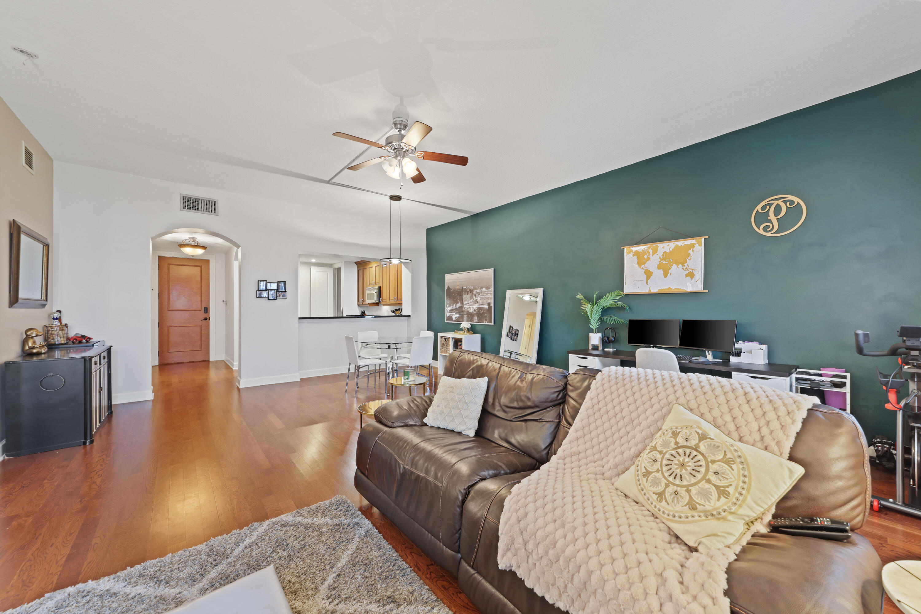 200 NE 2nd Avenue 403