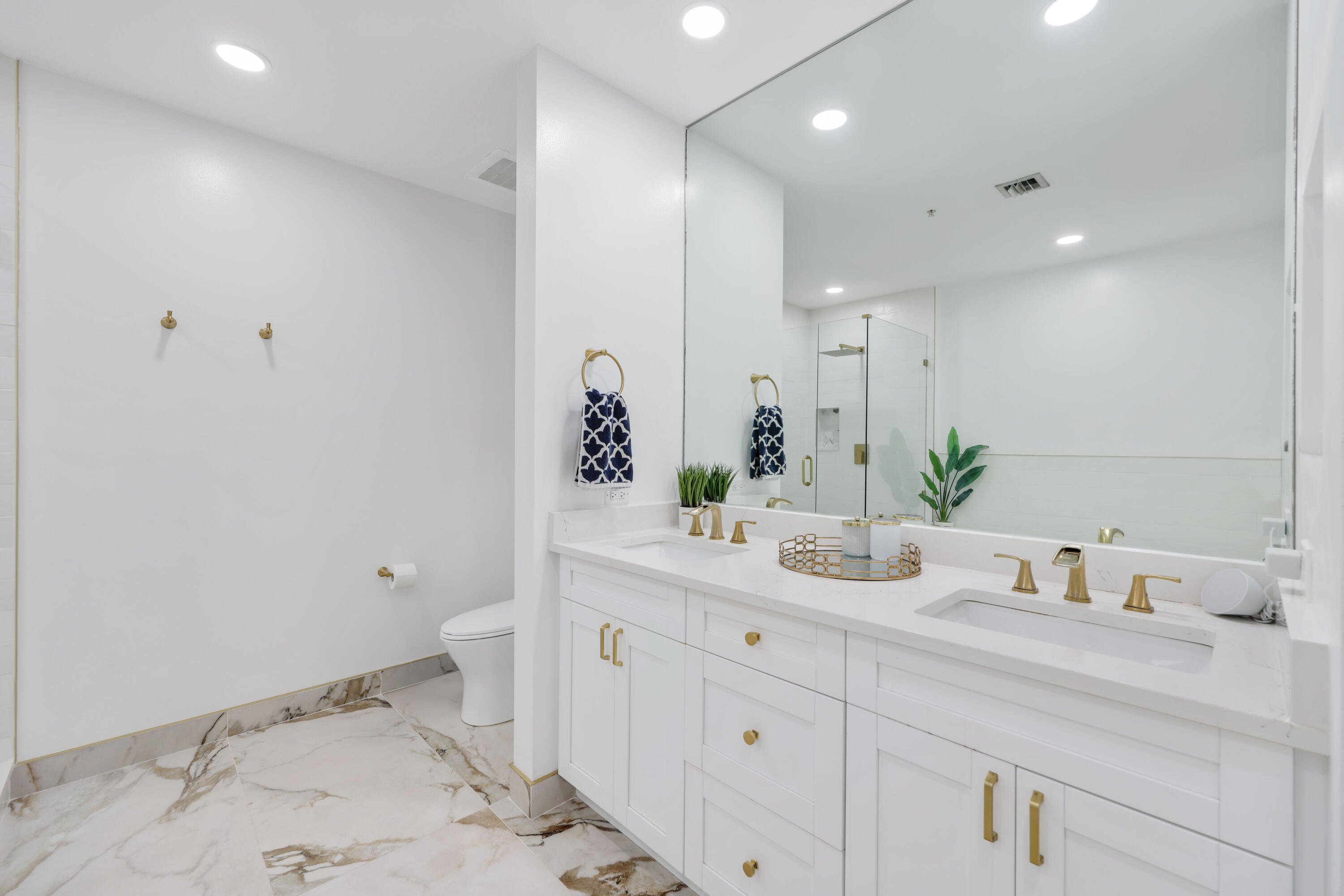 200 NE 2nd Avenue 403