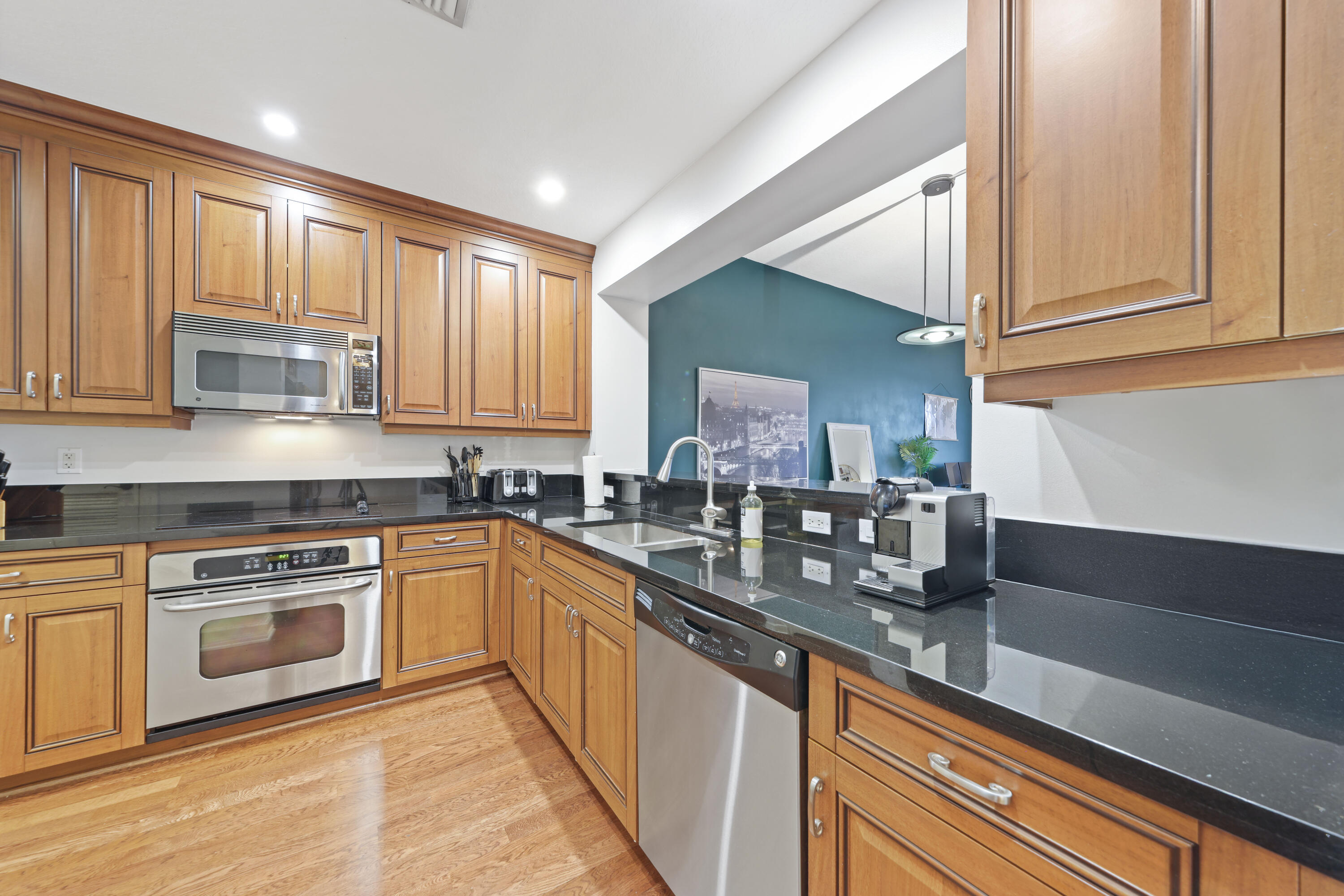 200 NE 2nd Avenue 403