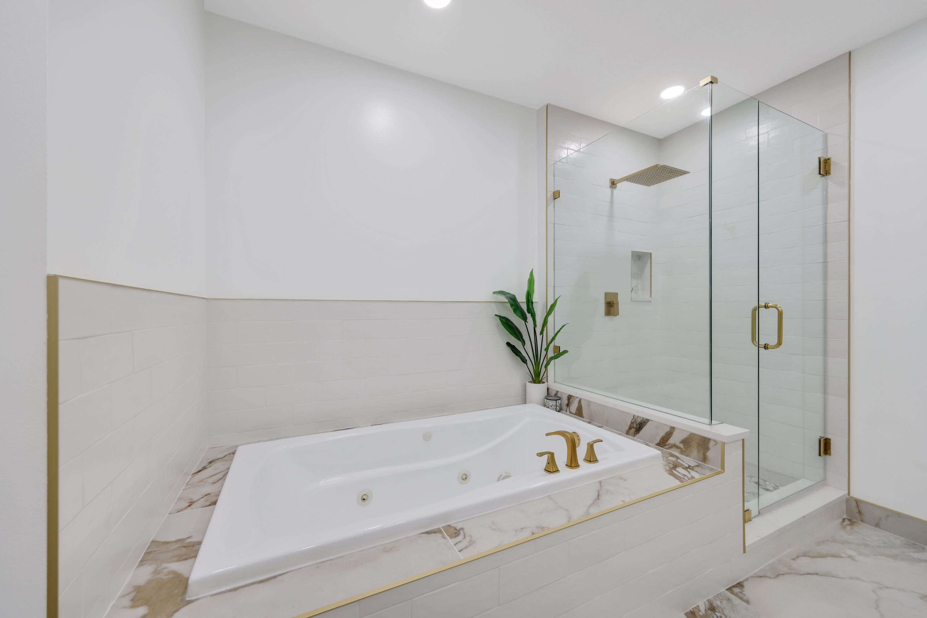 200 NE 2nd Avenue 403