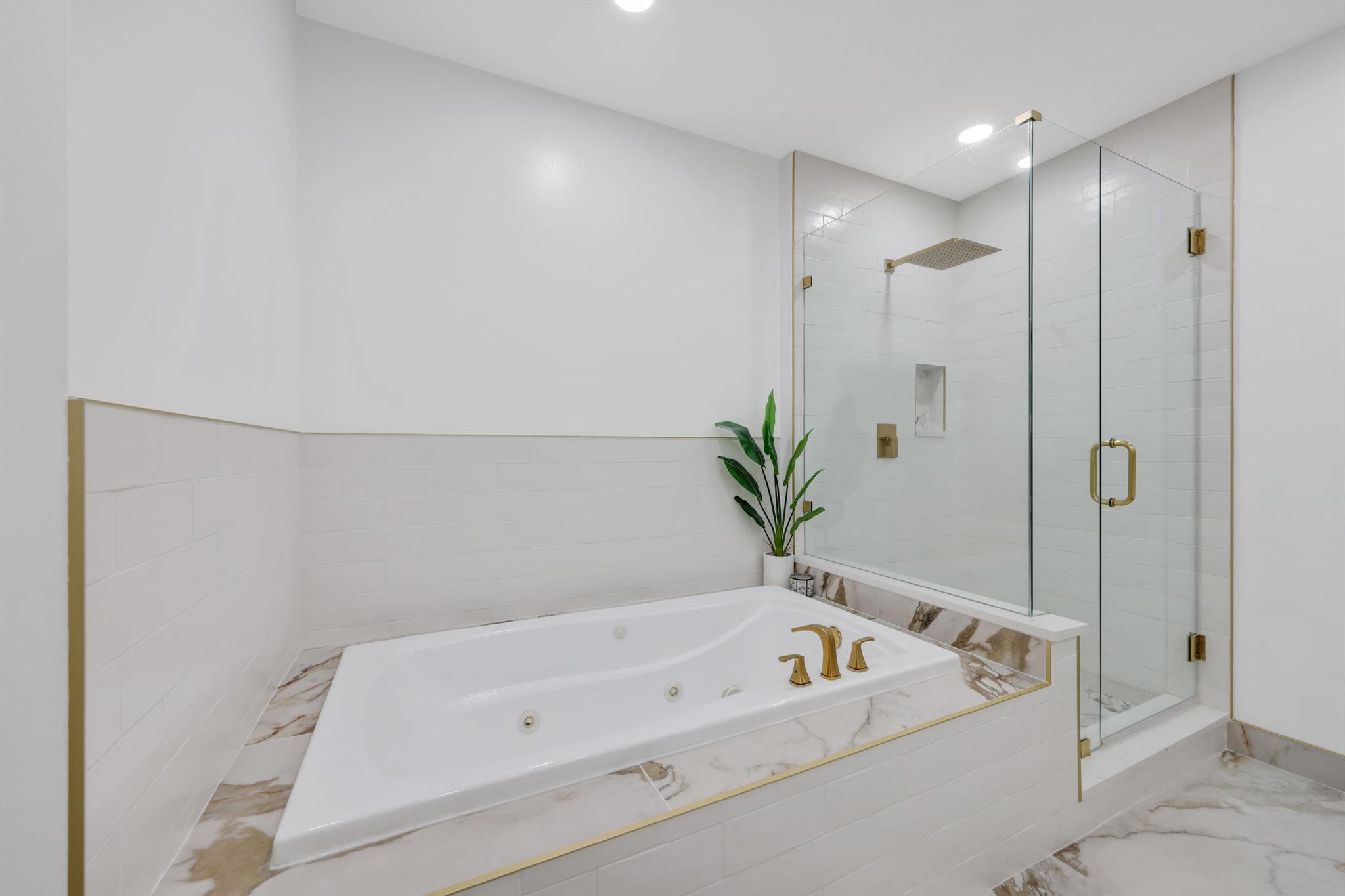 200 NE 2nd Avenue 403