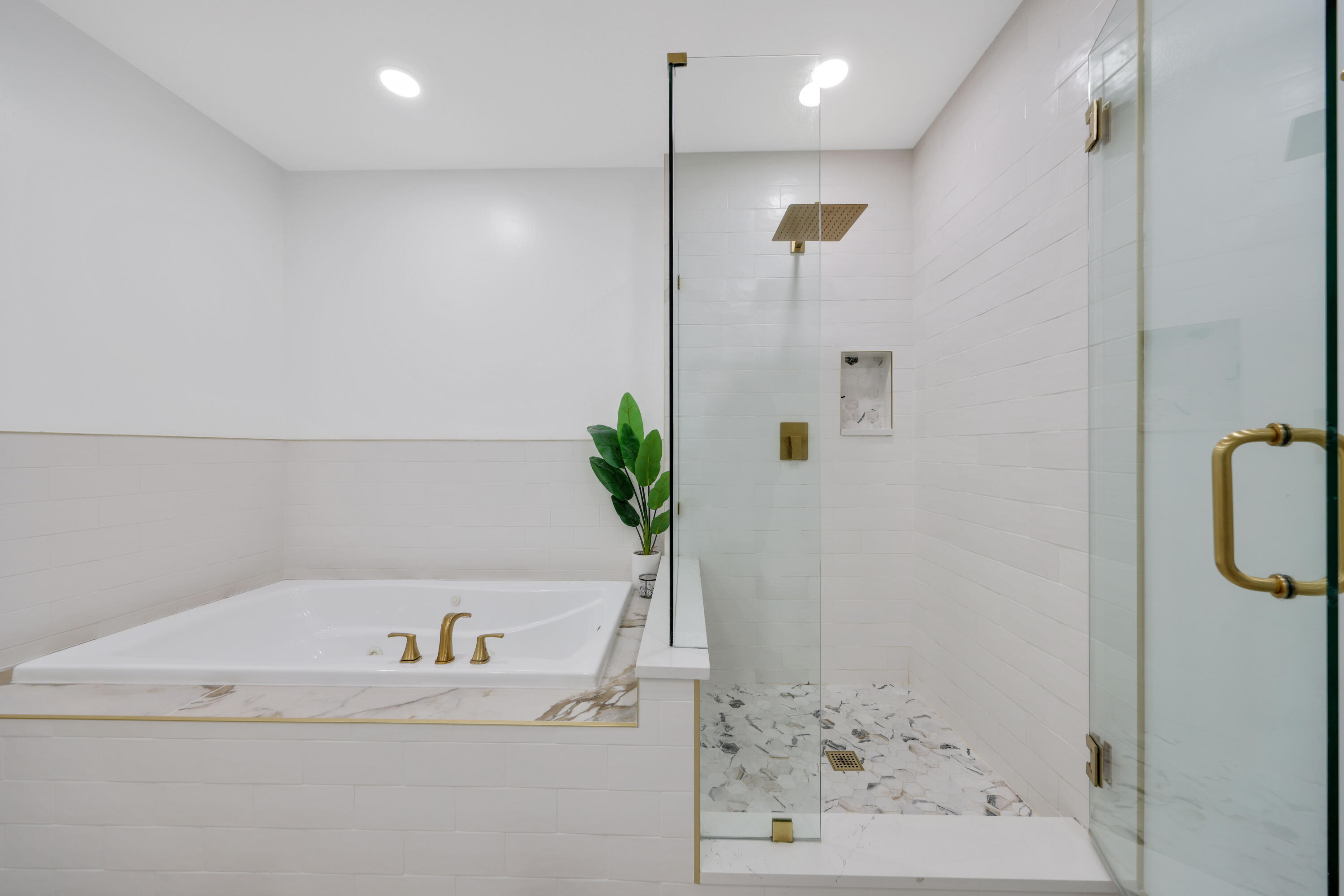 200 NE 2nd Avenue 403