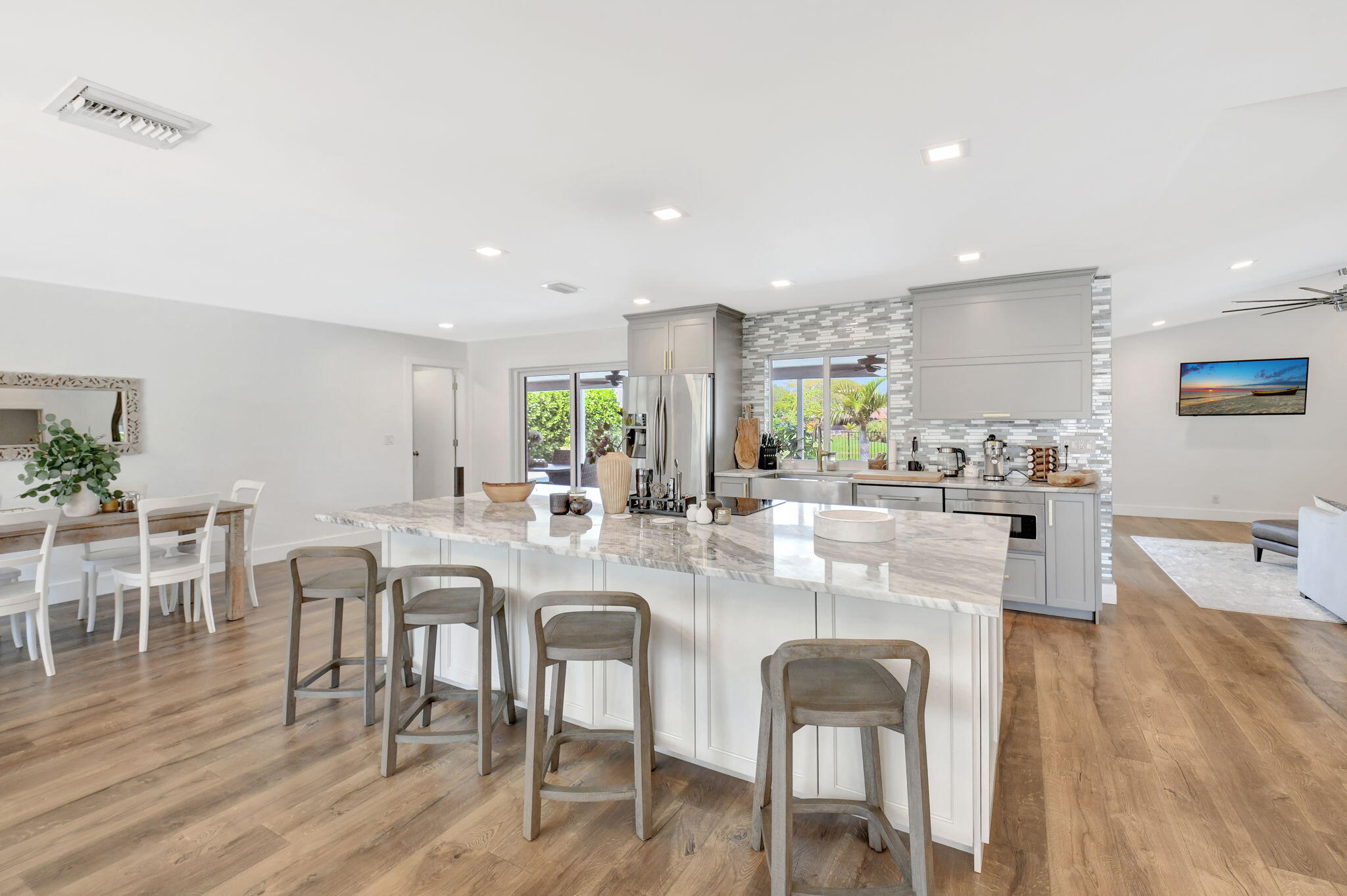 3333 Lakeview Drive