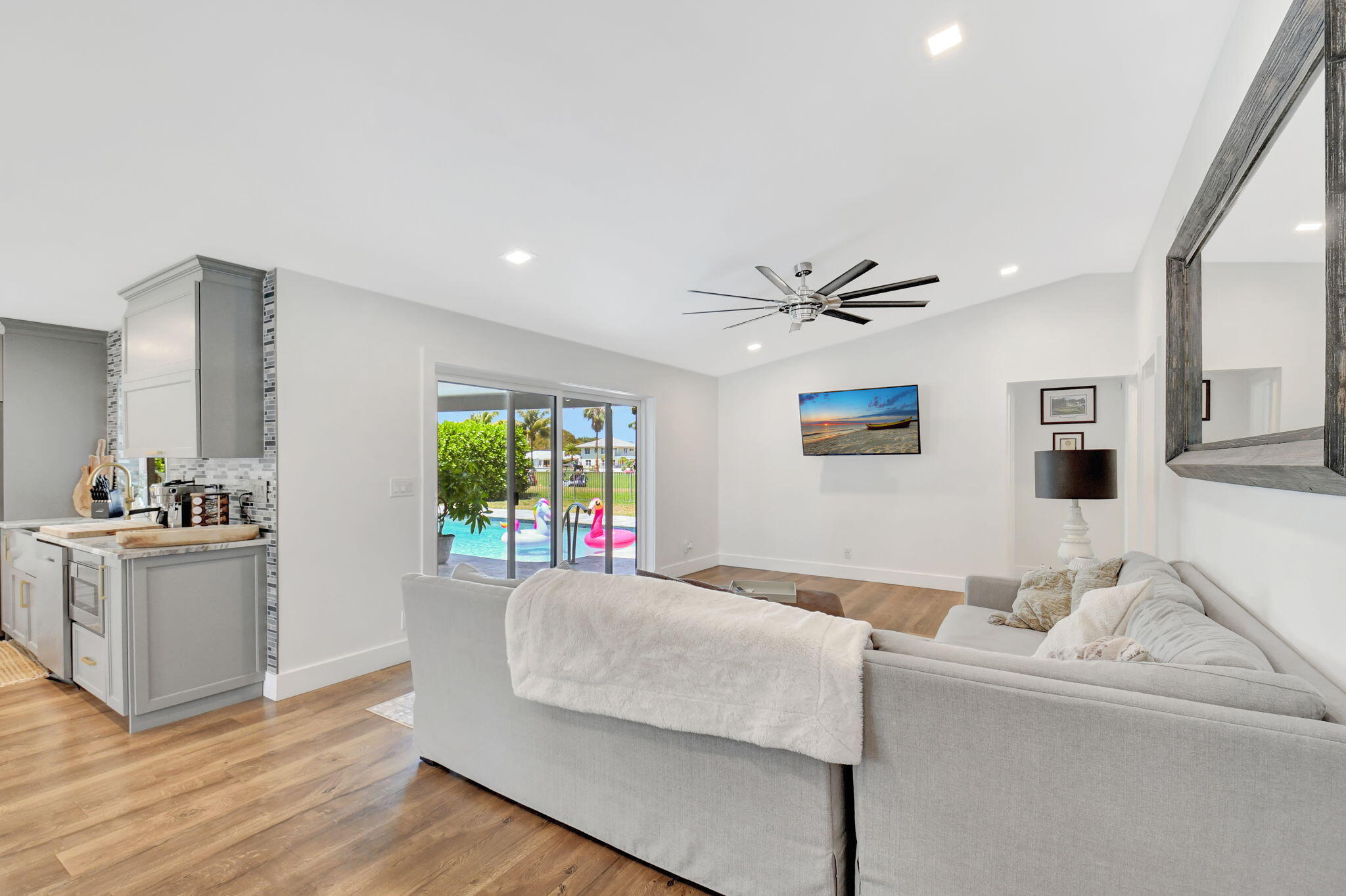 3333 Lakeview Drive