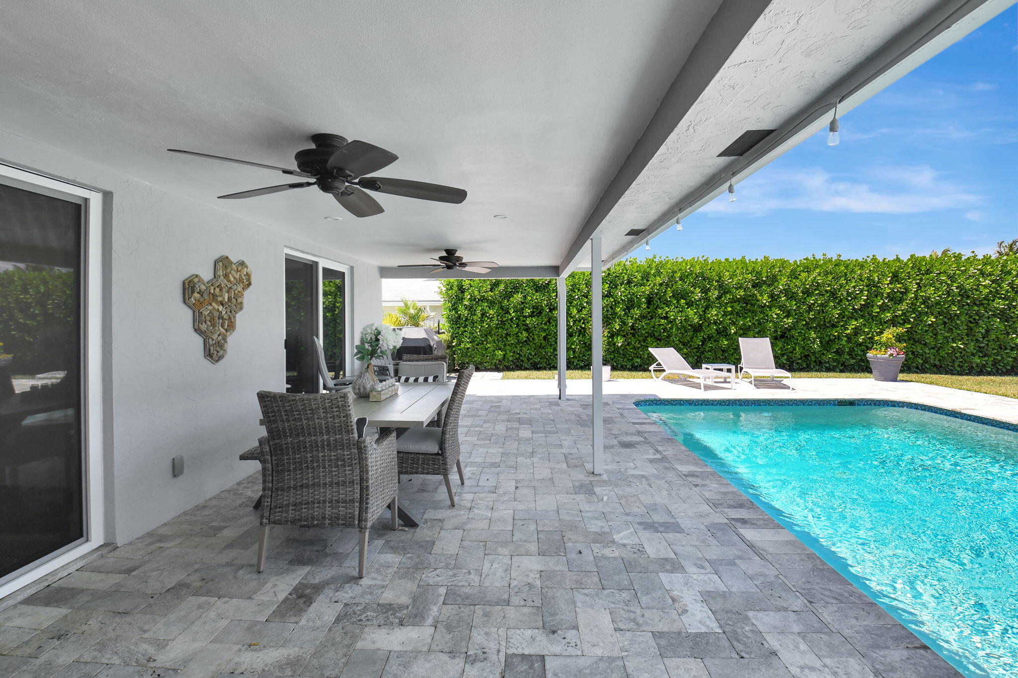 3333 Lakeview Drive