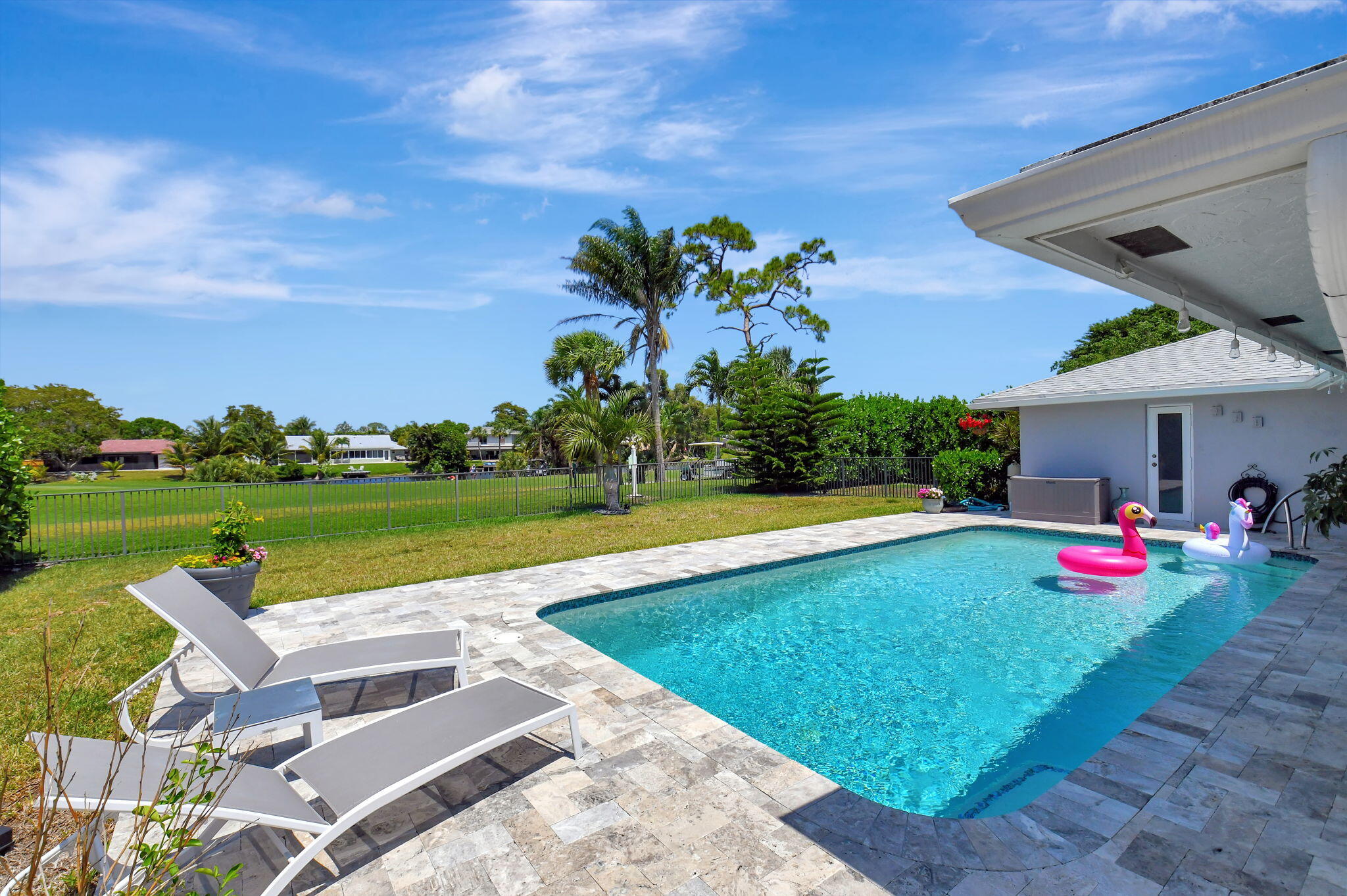 3333 Lakeview Drive