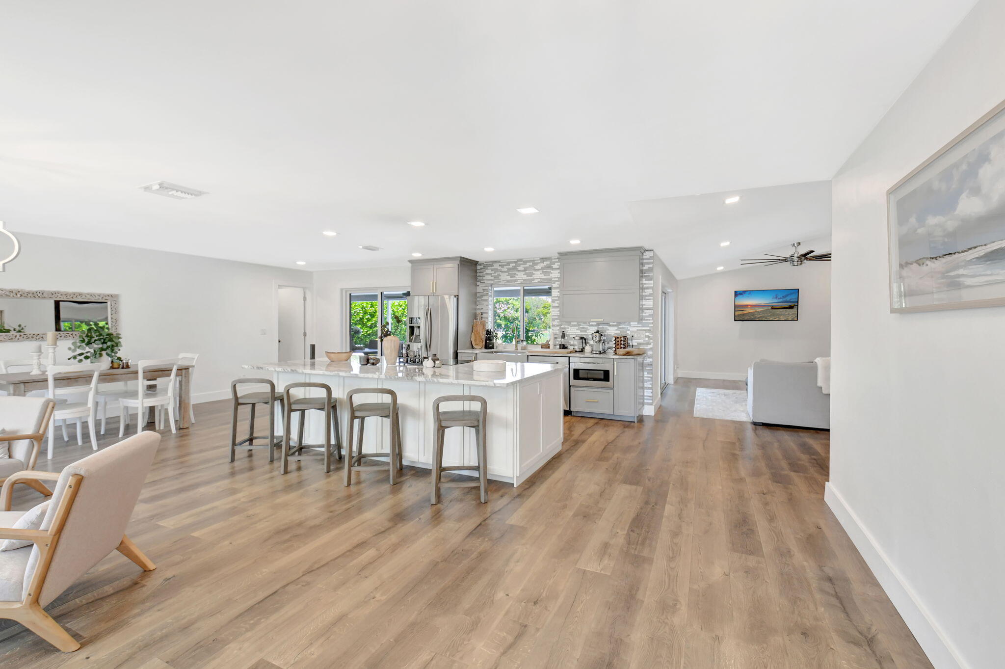 3333 Lakeview Drive