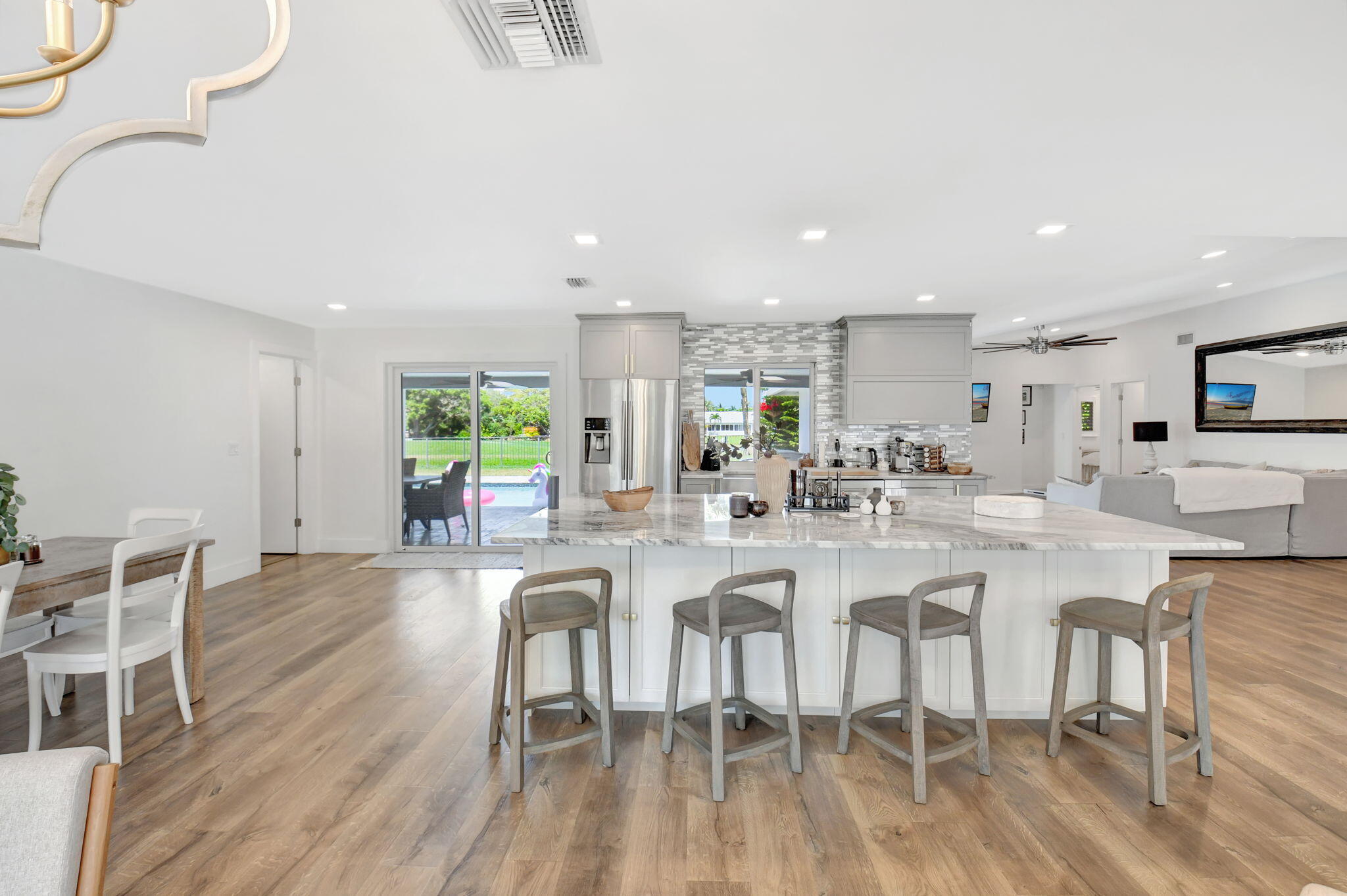 3333 Lakeview Drive