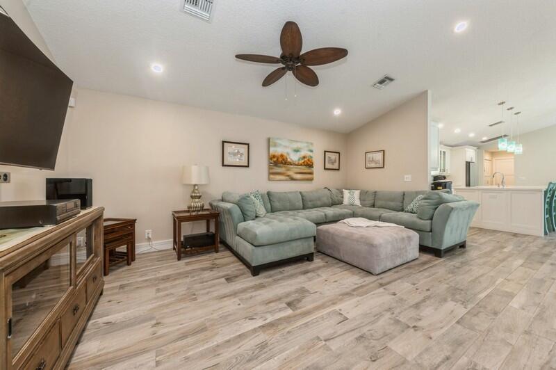 2815 N Clearbrook Circle