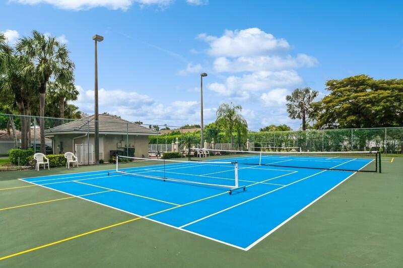 2815 N Clearbrook Circle