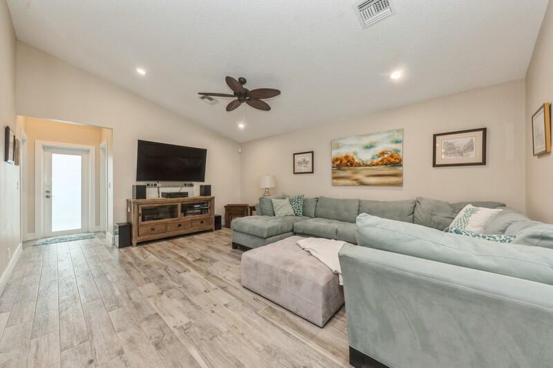 2815 N Clearbrook Circle