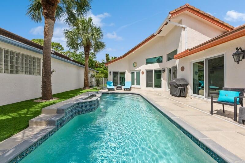 2815 N Clearbrook Circle