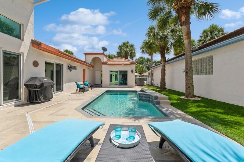 2815 N Clearbrook Circle