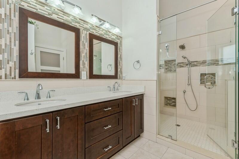 2815 N Clearbrook Circle