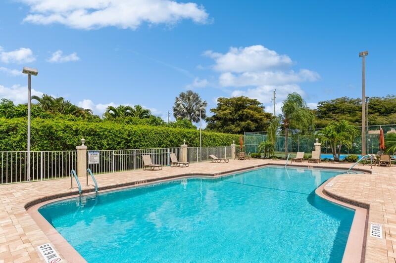 2815 N Clearbrook Circle