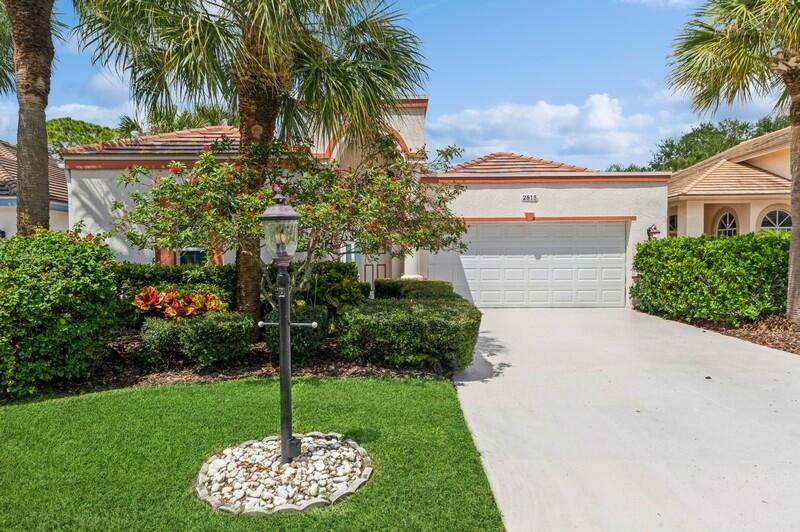 2815 N Clearbrook Circle