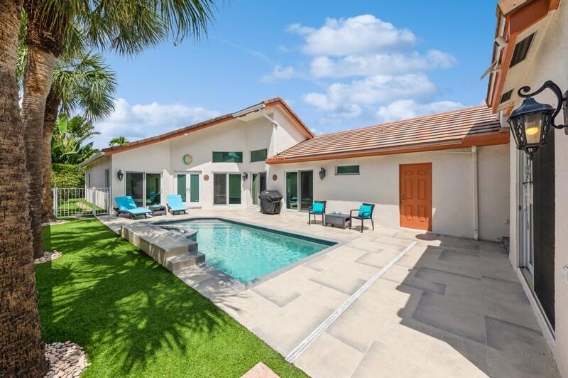 2815 N Clearbrook Circle