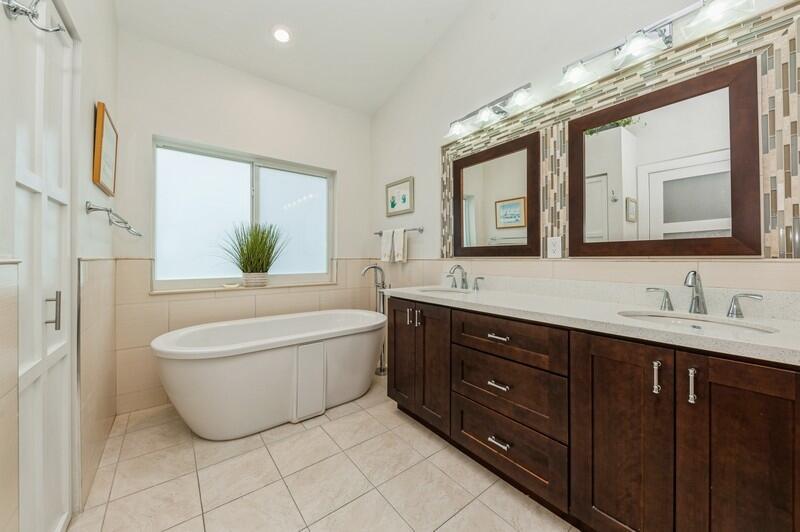 2815 N Clearbrook Circle