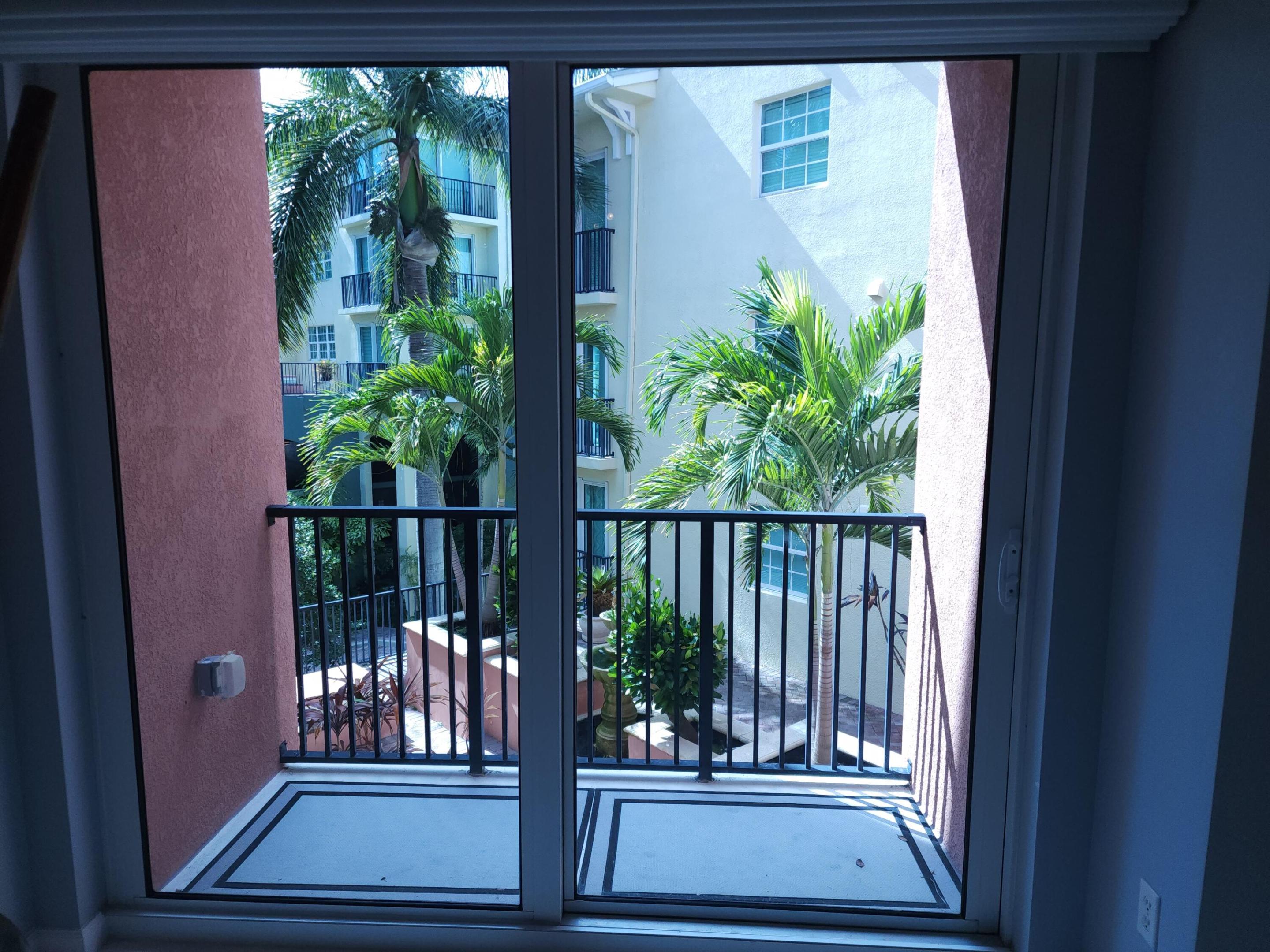 225 NE 1st Street 303