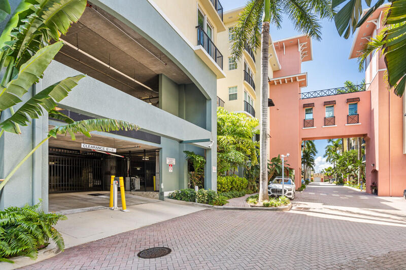 225 NE 1st Street 303