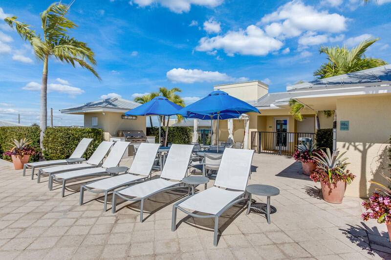 225 NE 1st Street 303