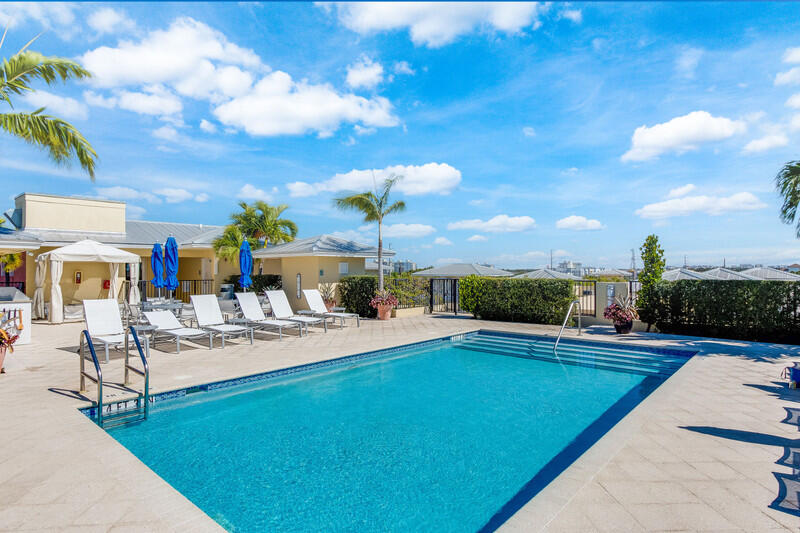 225 NE 1st Street 303