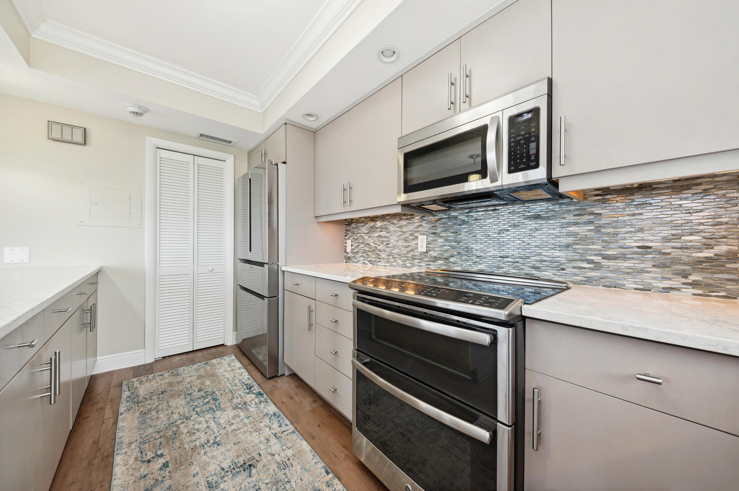 555 SE 6th Avenue 7h