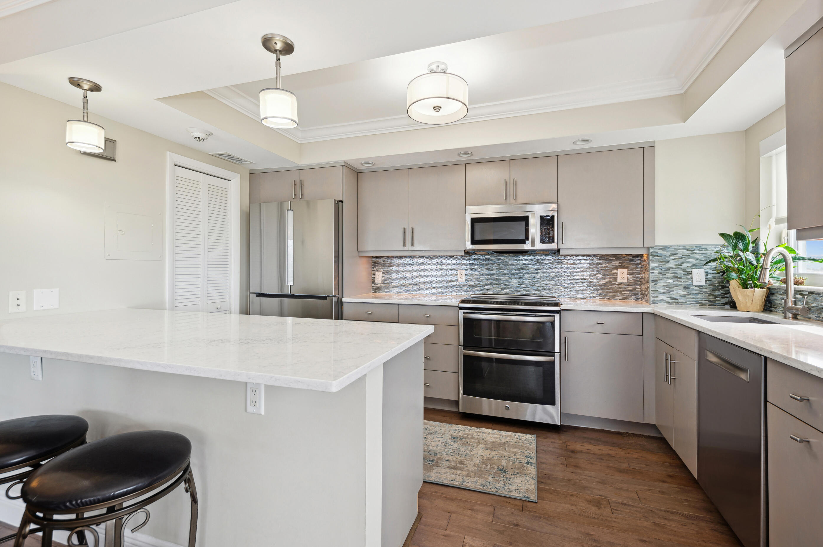 555 SE 6th Avenue 7h