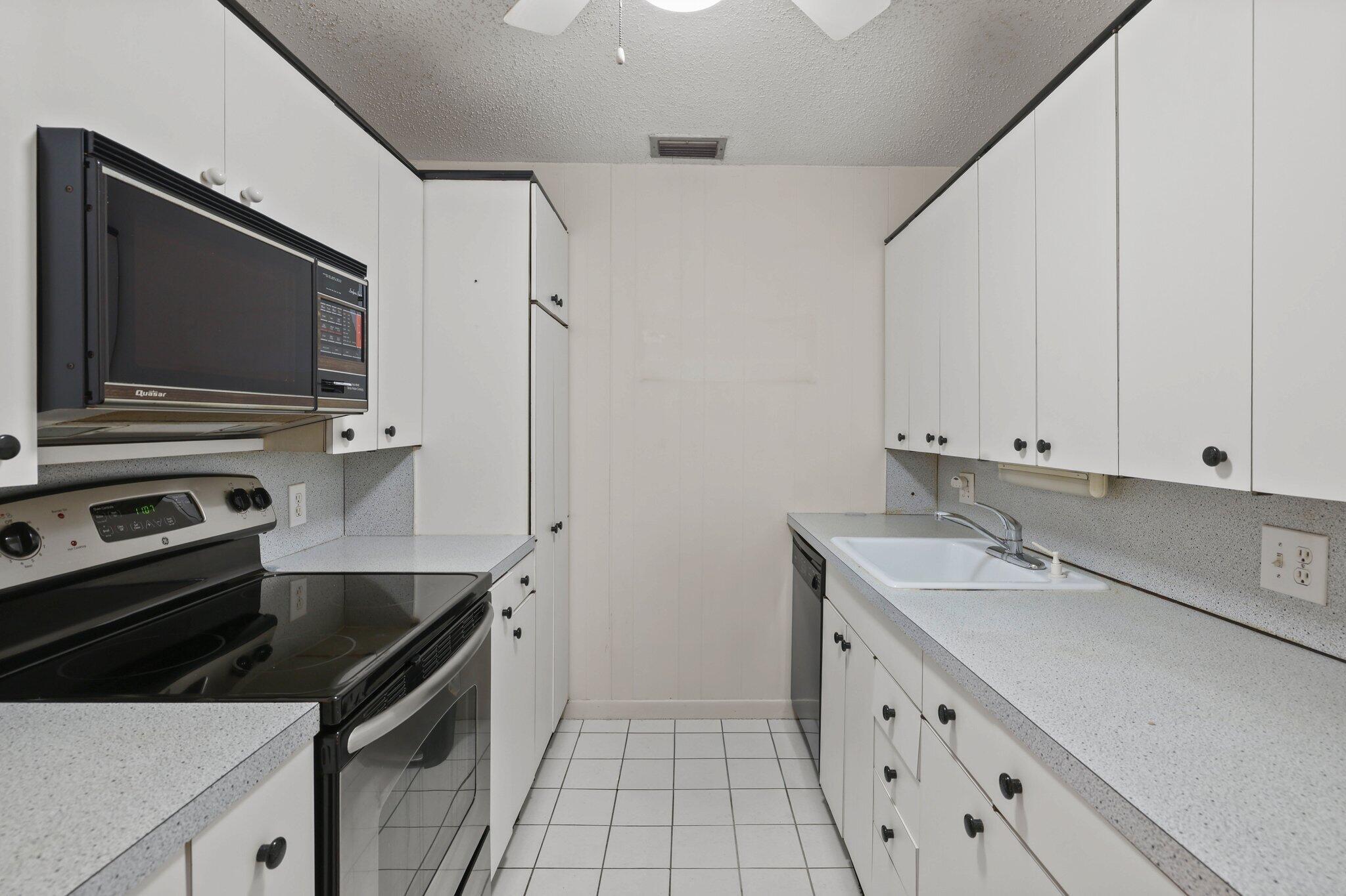 1912 Palmland Drive 3