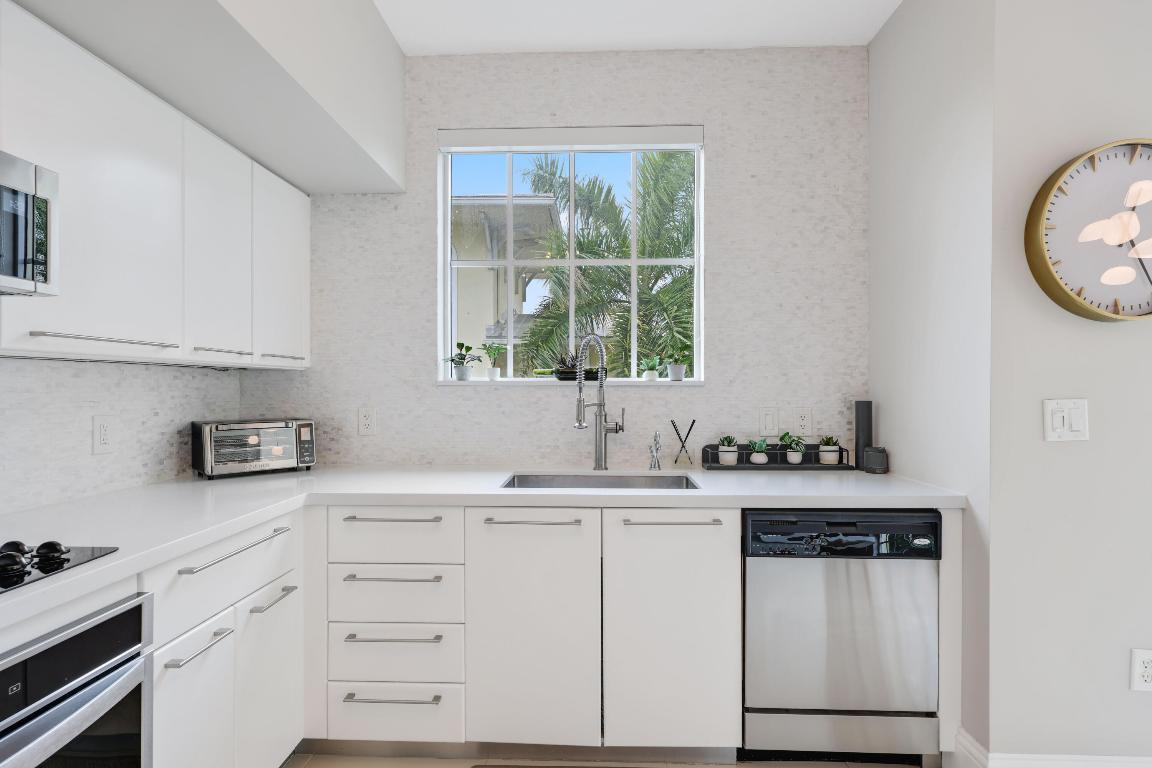 235 NE 1st Street 411