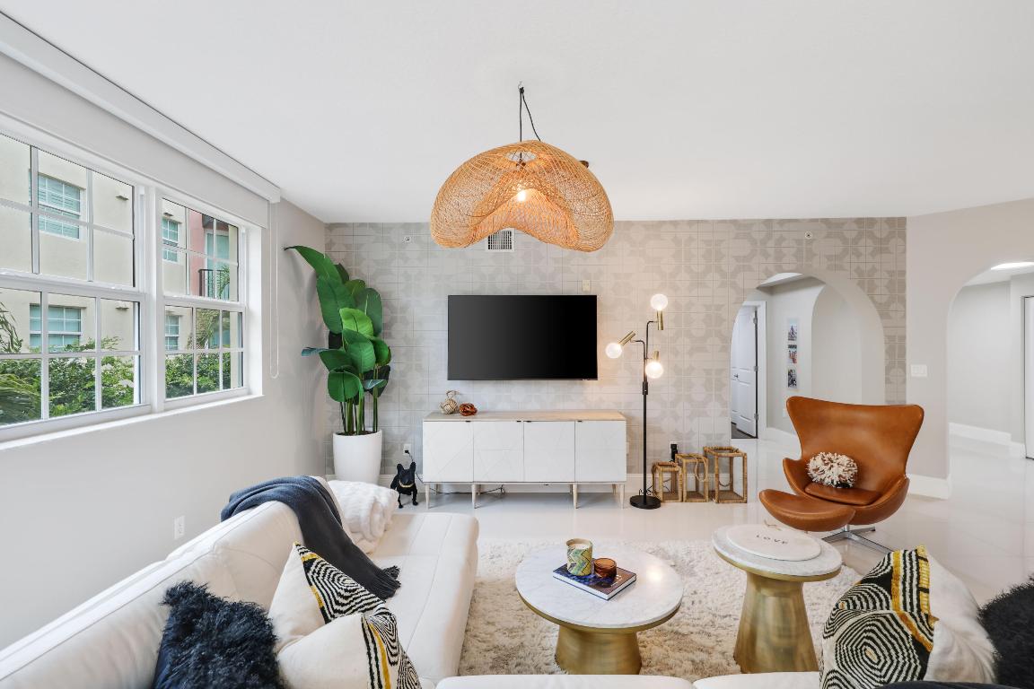 235 NE 1st Street 411