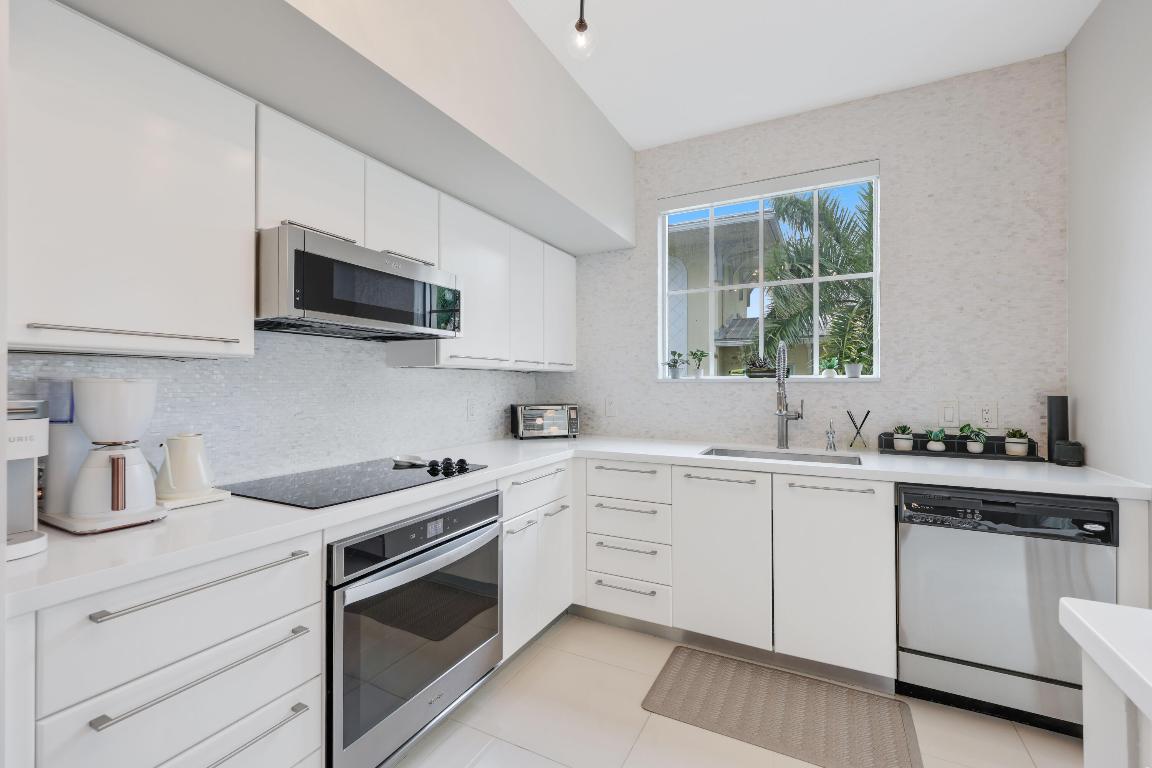 235 NE 1st Street 411