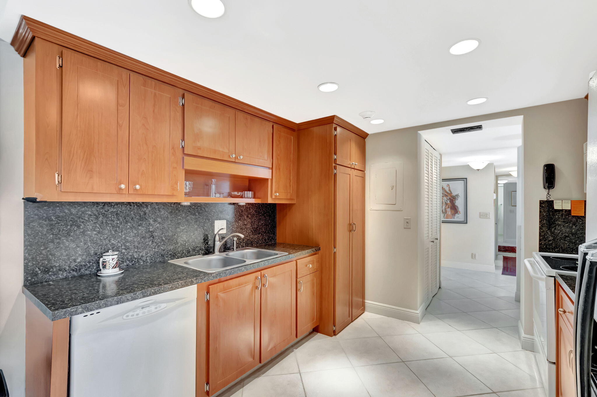 2200 S Ocean Boulevard 405