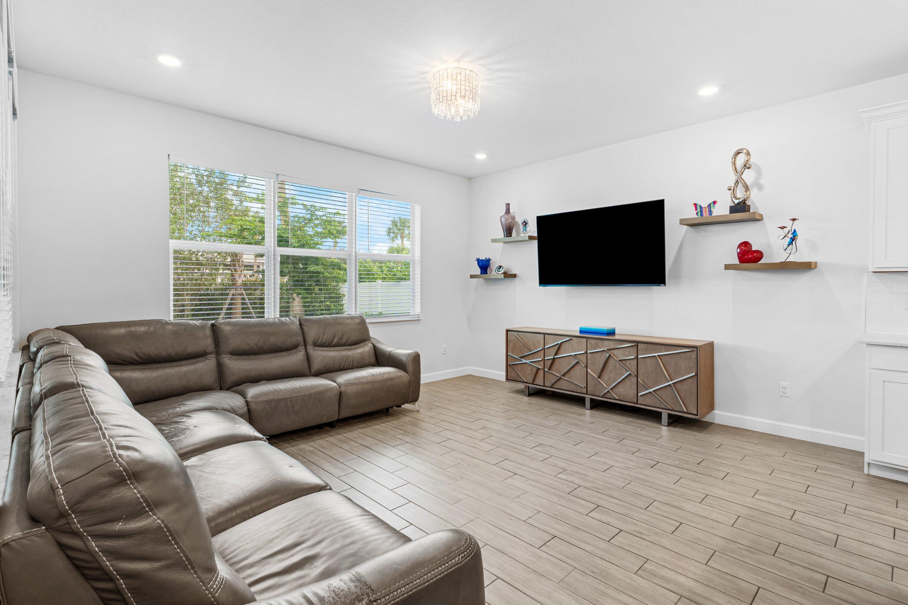 1565 Verawood Lane