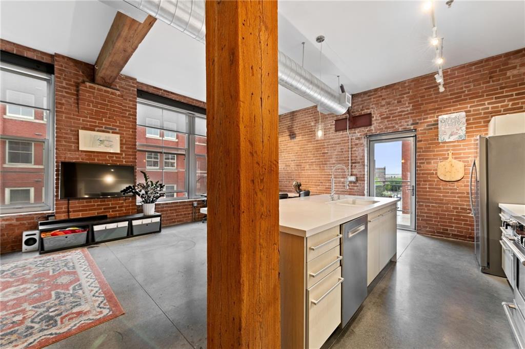 136 Main Street Unit: 405