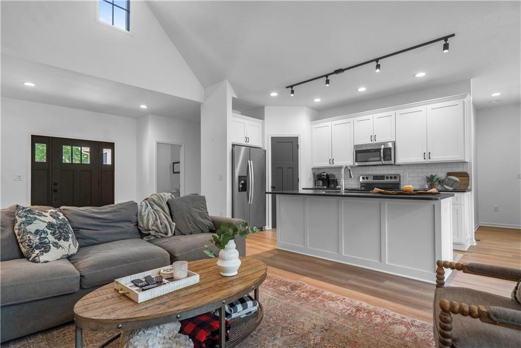 38 Lakeview Lane