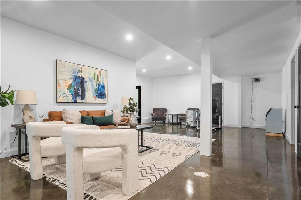 38 Lakeview Lane