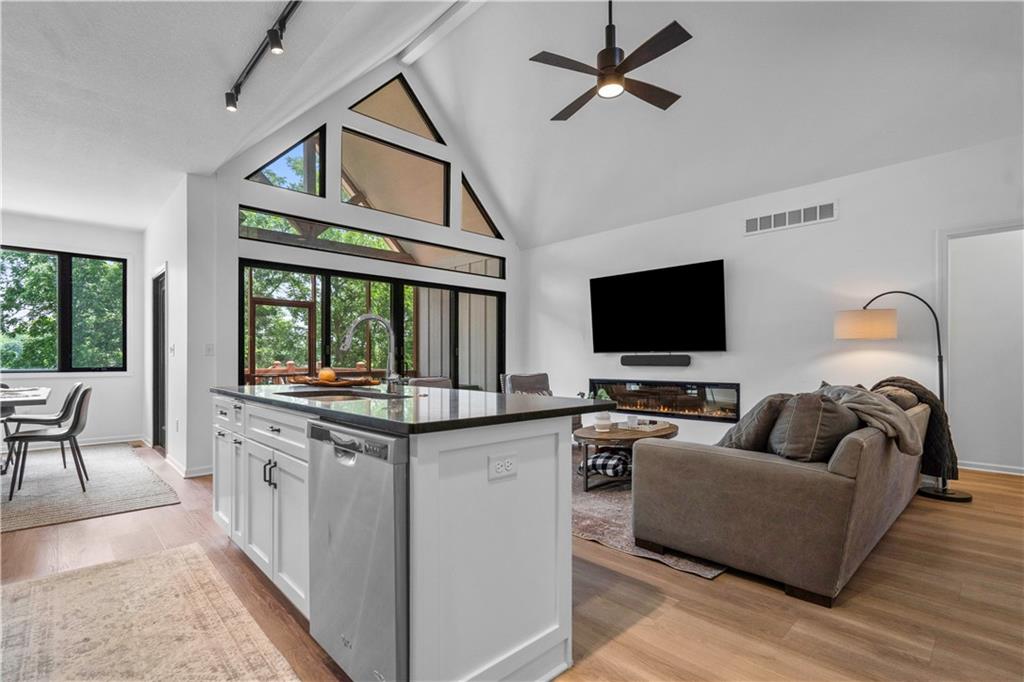 38 Lakeview Lane
