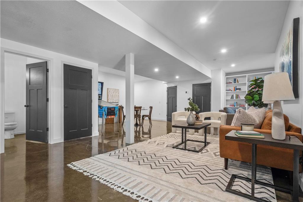 38 Lakeview Lane