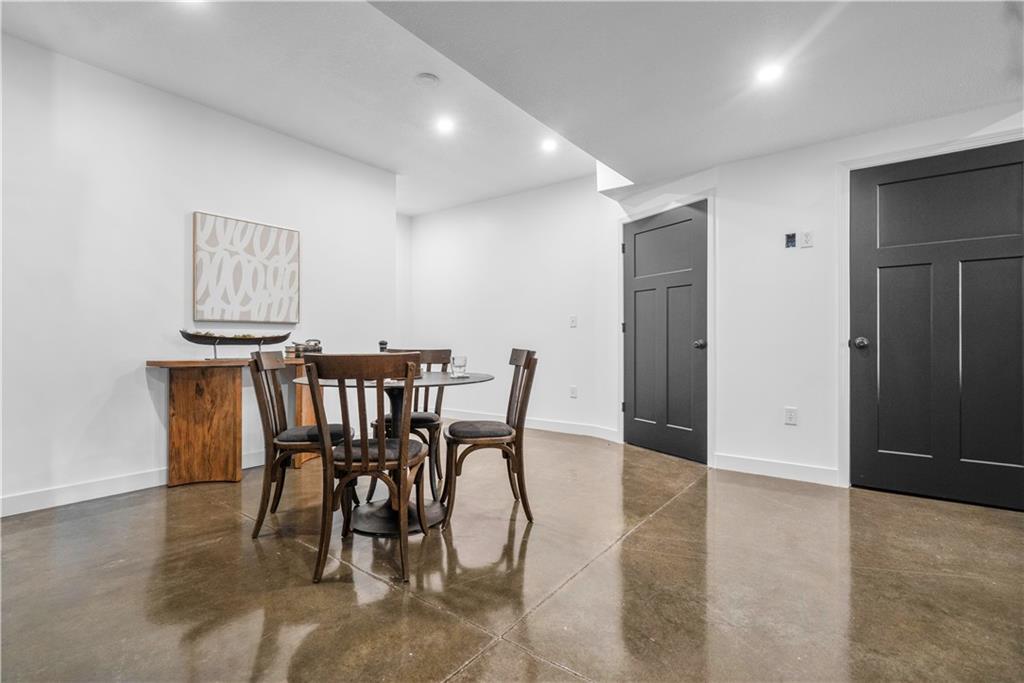38 Lakeview Lane