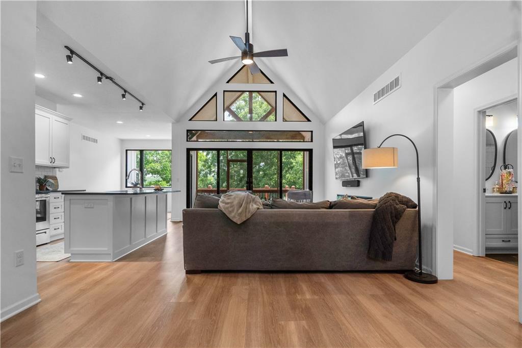 38 Lakeview Lane