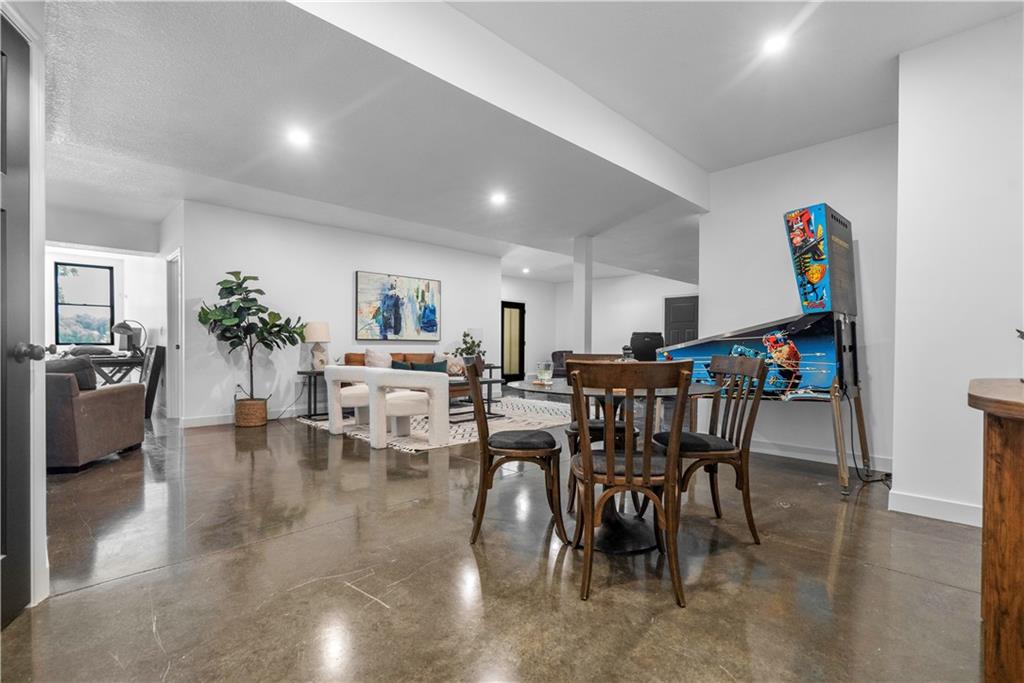 38 Lakeview Lane
