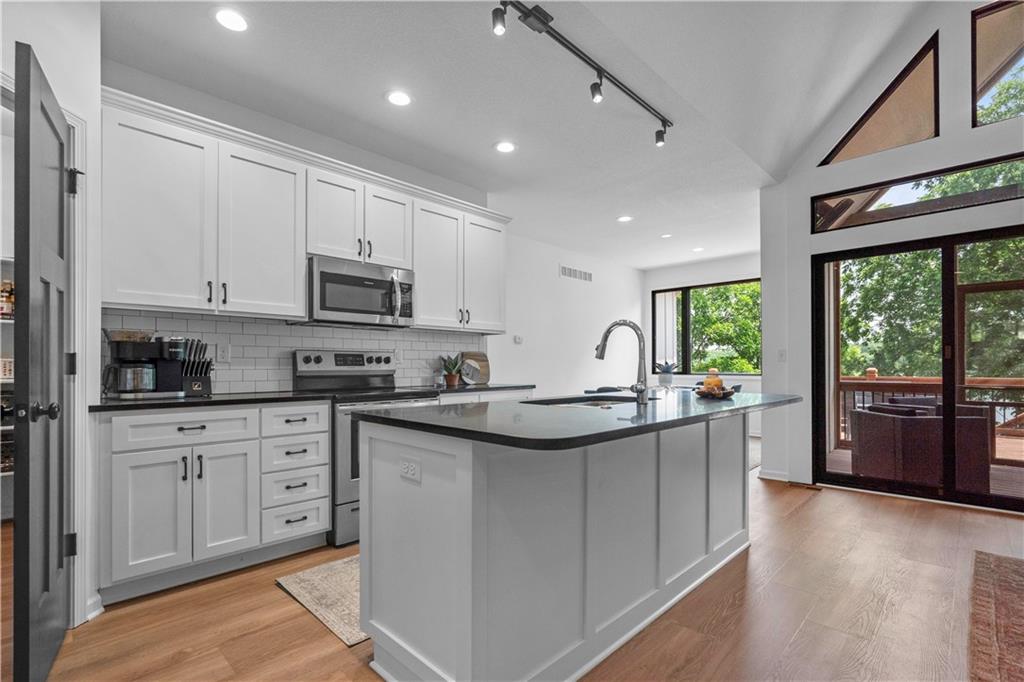 38 Lakeview Lane