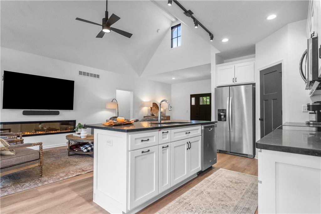 38 Lakeview Lane