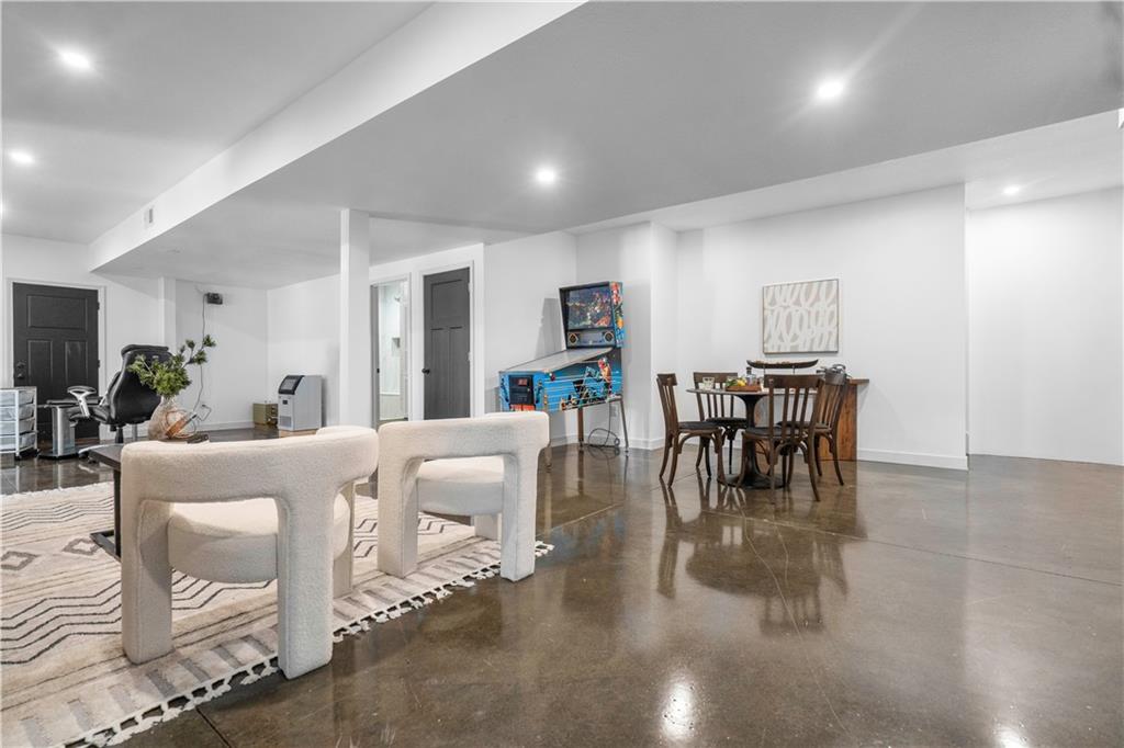 38 Lakeview Lane