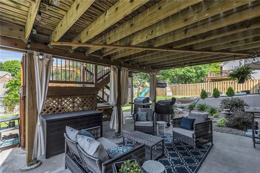 2007 NE Newport Court