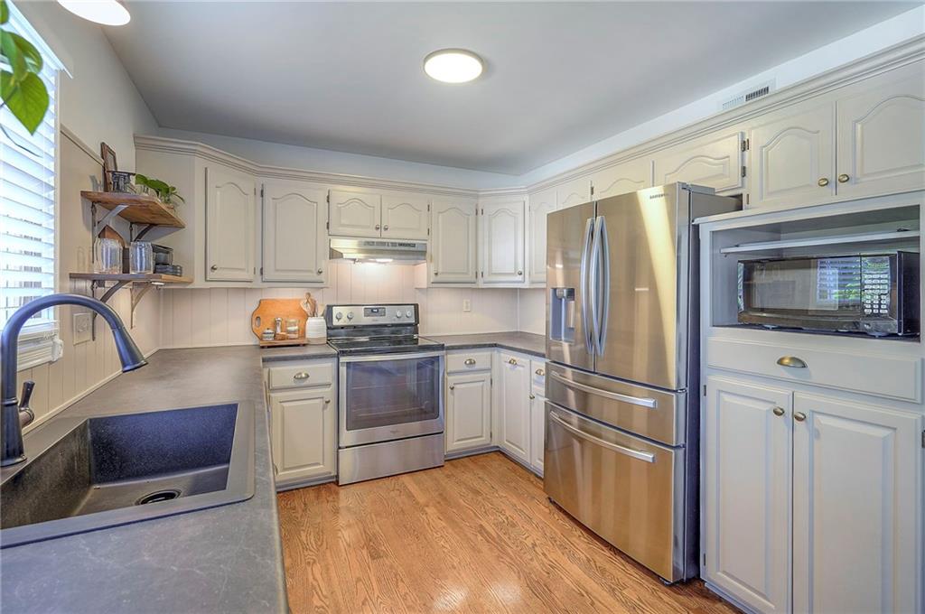 2007 NE Newport Court