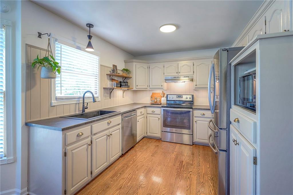 2007 NE Newport Court